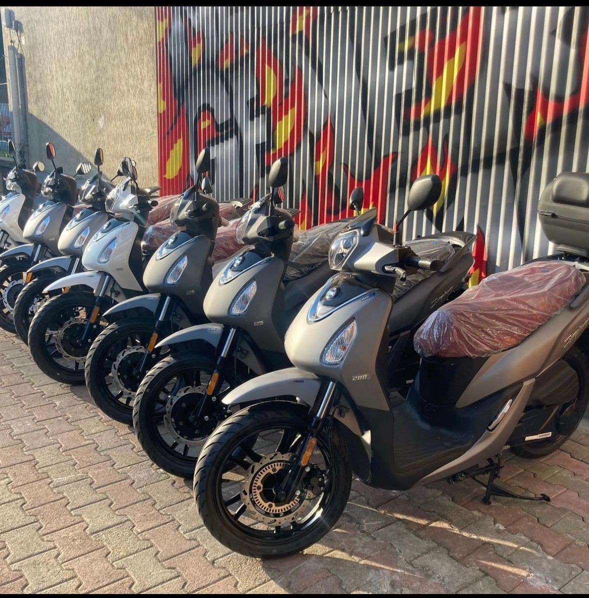 Flotă de scutere de închiriat în București — scutere 50cc și 125cc KIRIS RENT